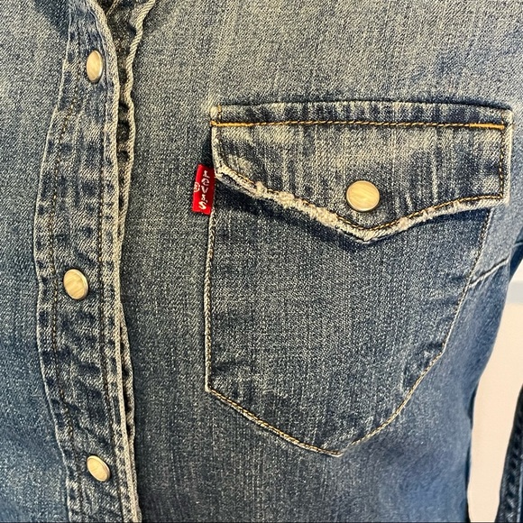 Levi's Tailored Fit Long Sleeve Denim Pearl Snap Shirt Women’s Sz XS Jean Cotton - Picture 4 of 8